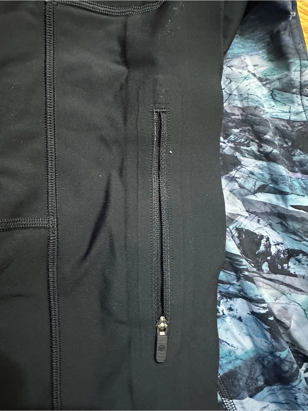 Lululemon Run to Reset Tight Size 12 Black / Frozen Island Multi